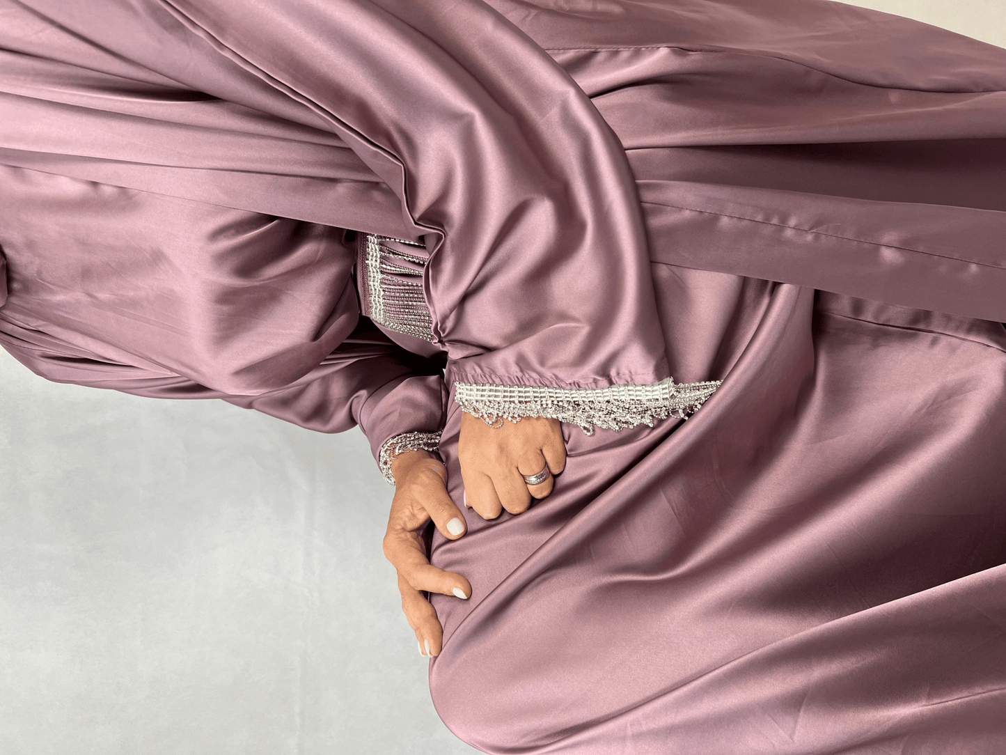 Abaya Satin violette avec strass - Dayna