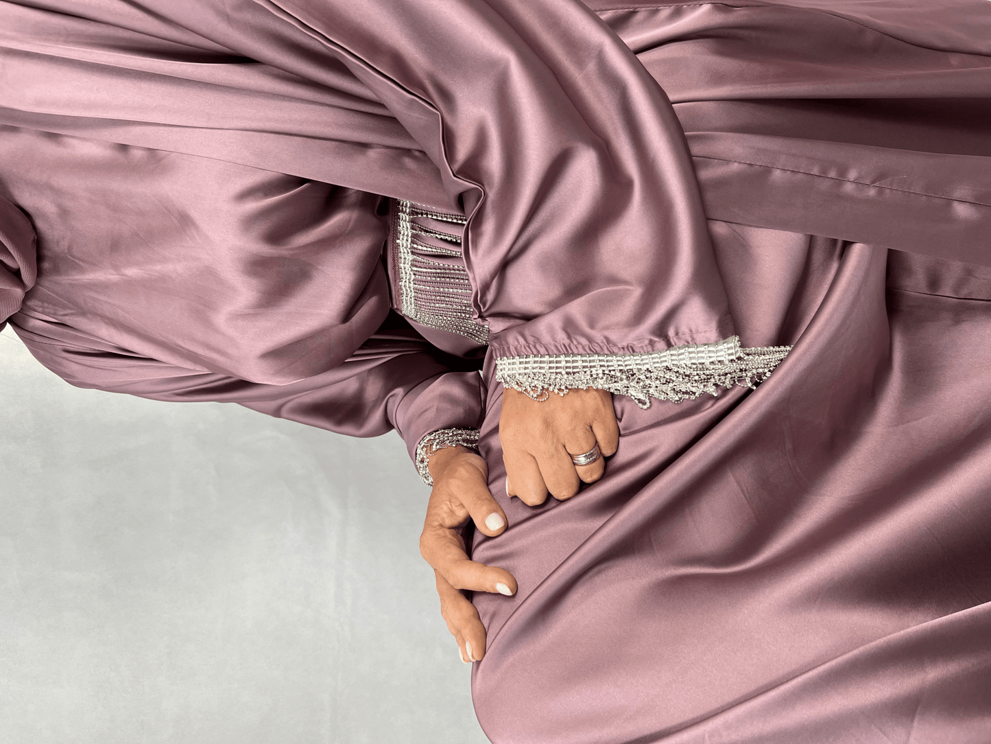 Abaya Satin violette avec strass - Dayna